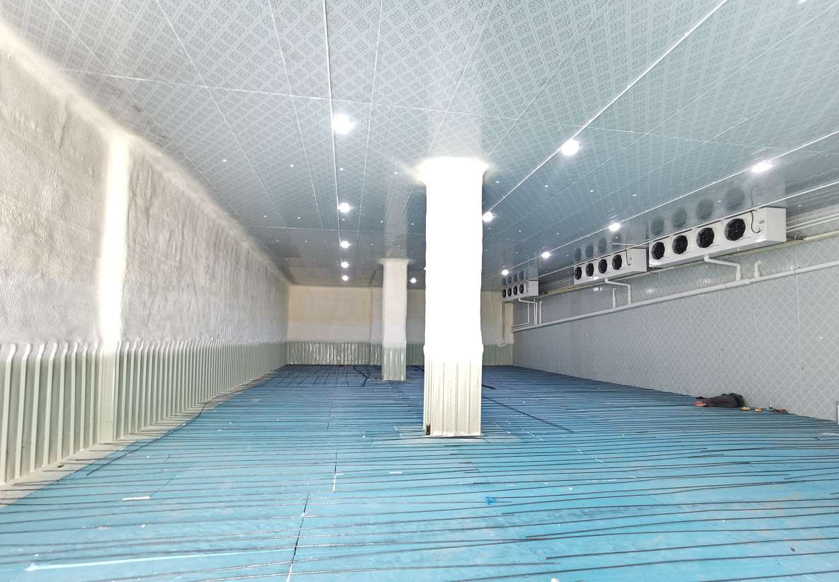 規(guī)格：聚氨酯庫頂及噴 涂墻體